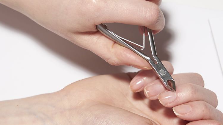 model using cuticle nipper