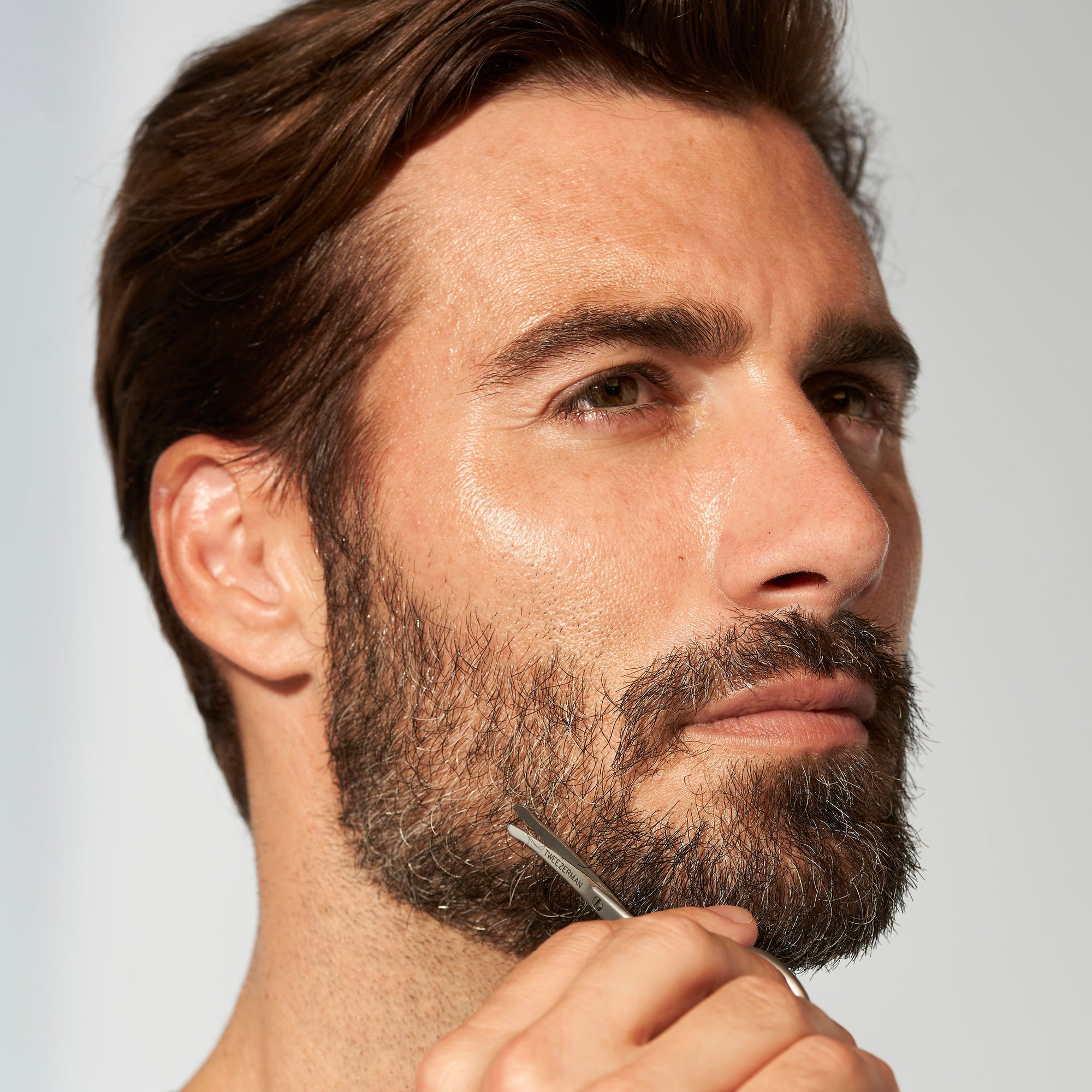 Modéliser avec des ciseaux pour la pilosité faciale