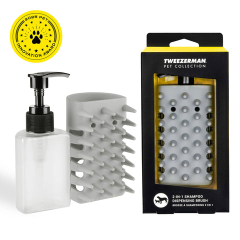 Pochette à brosse à poils gris tenant une bouteille rechargeable avec un couvercle de pompe