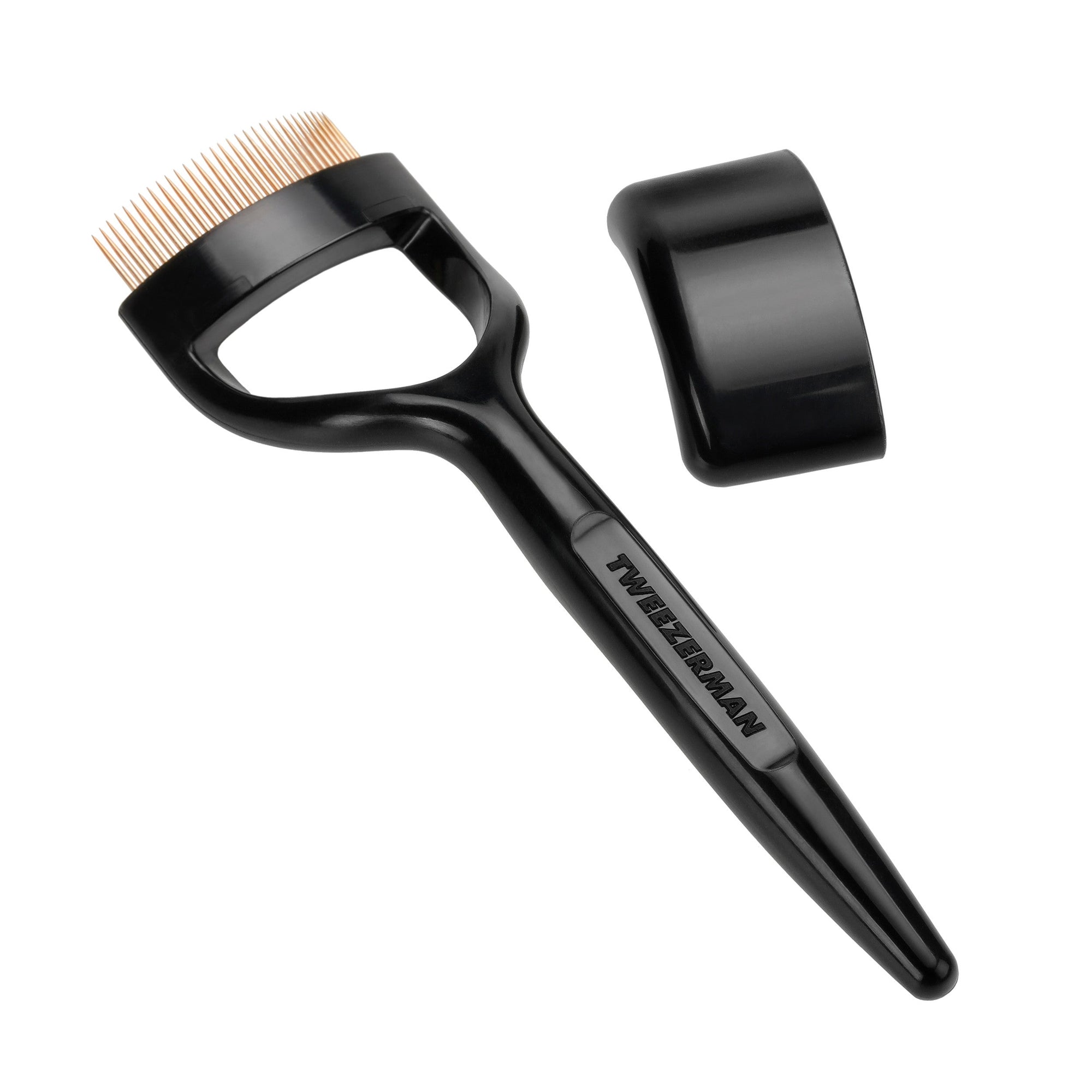 ["Modélisé avec Curl 38 Lashcomb", "Peigne à cils Curl 38 avec capuchon"]
