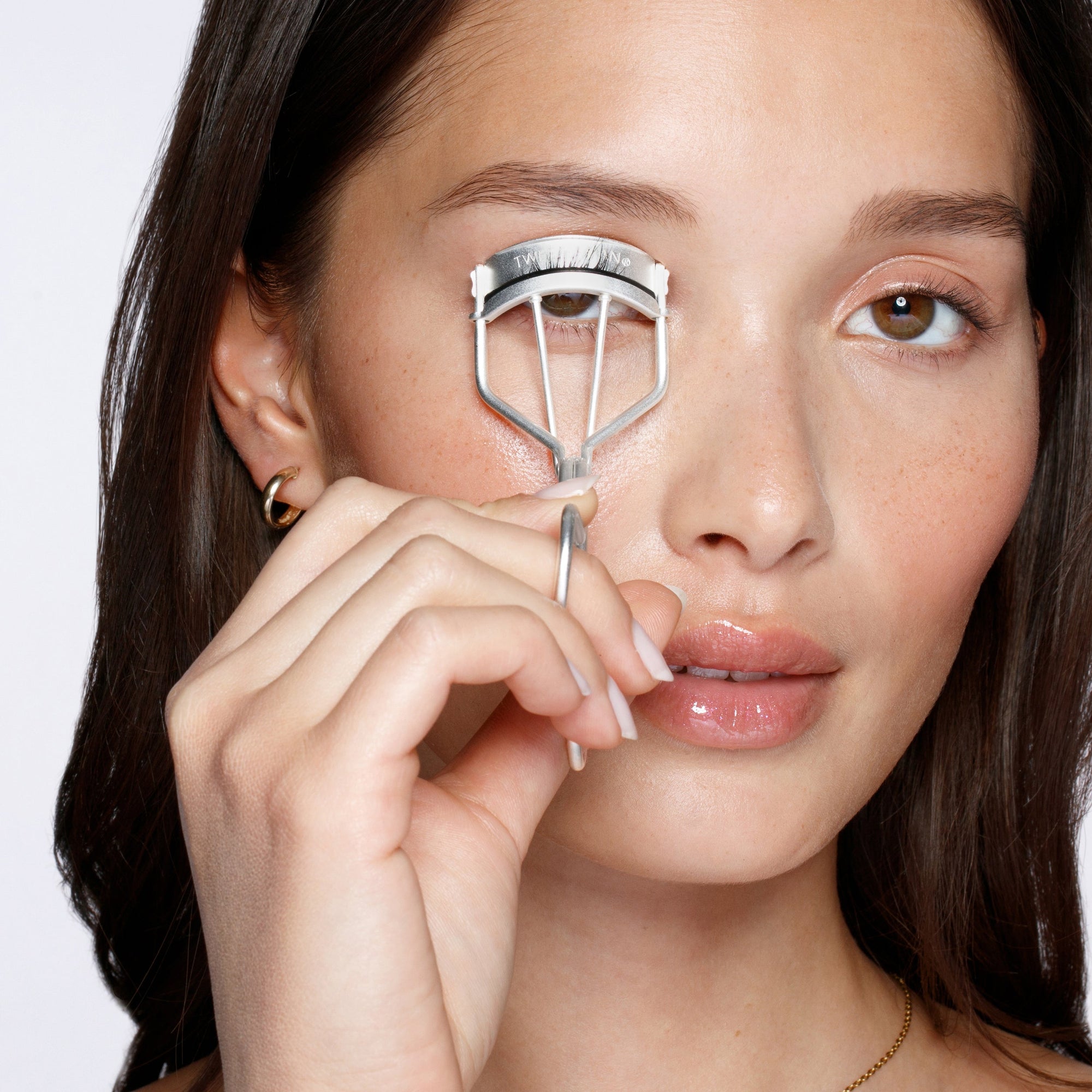 Modéliser avec un recourbe-cils Curl 60 Degree